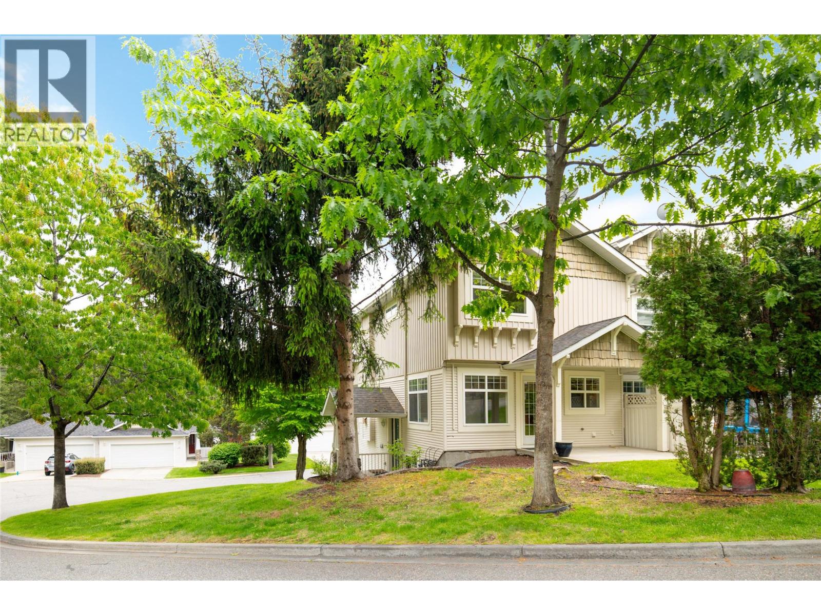 3825 GLEN CANYON Drive Unit# 101
