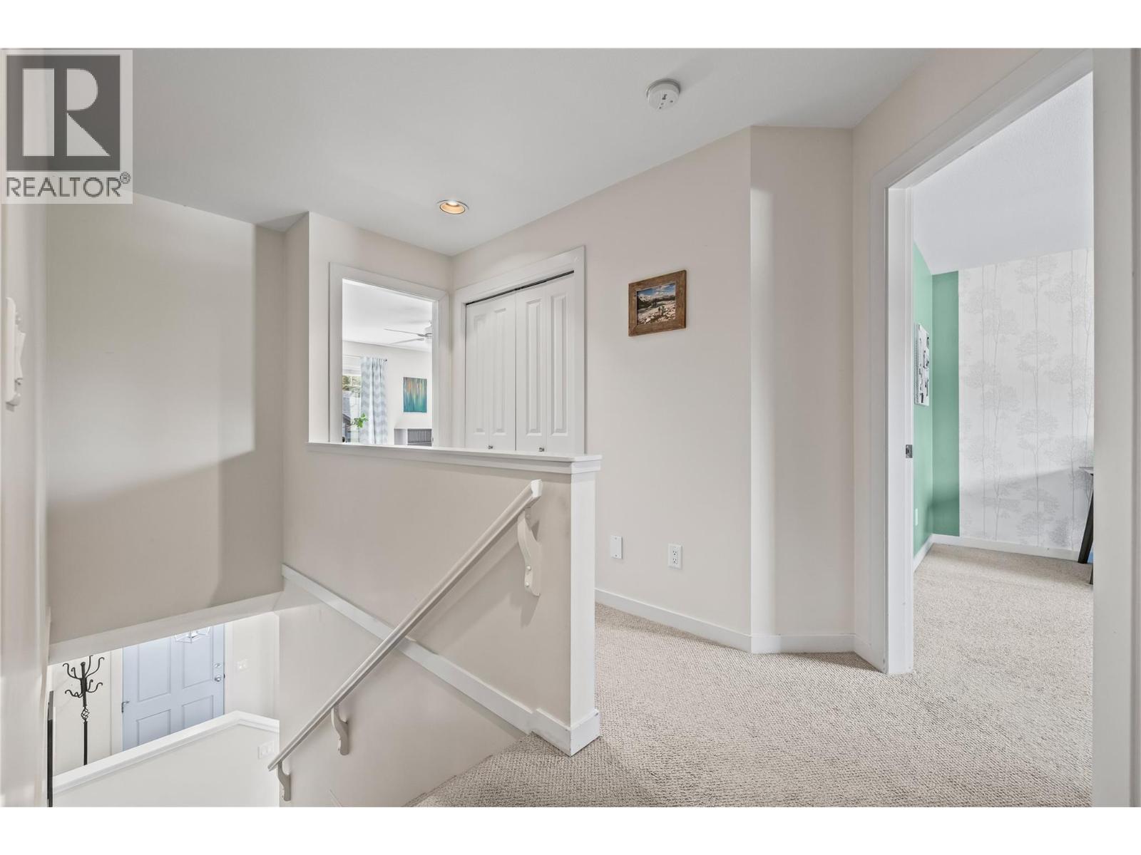 916 Paret Crescent