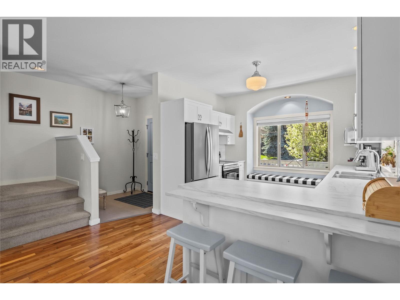 916 Paret Crescent