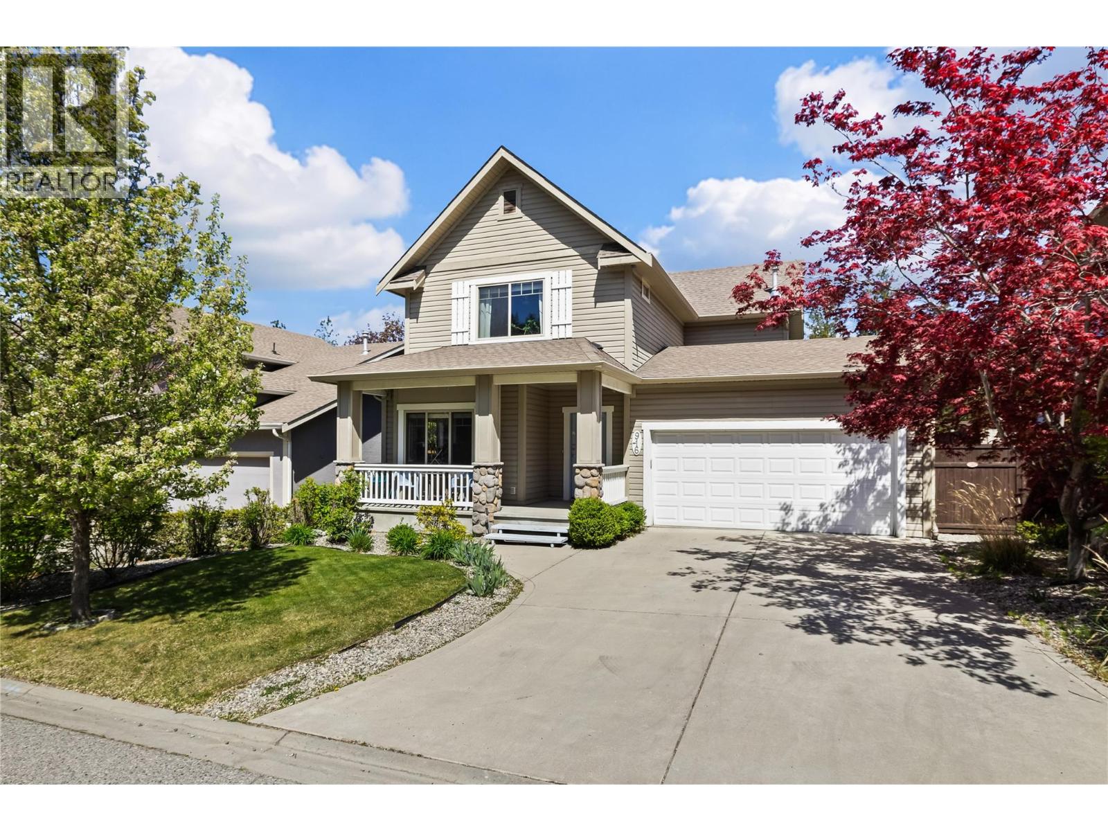 916 Paret Crescent