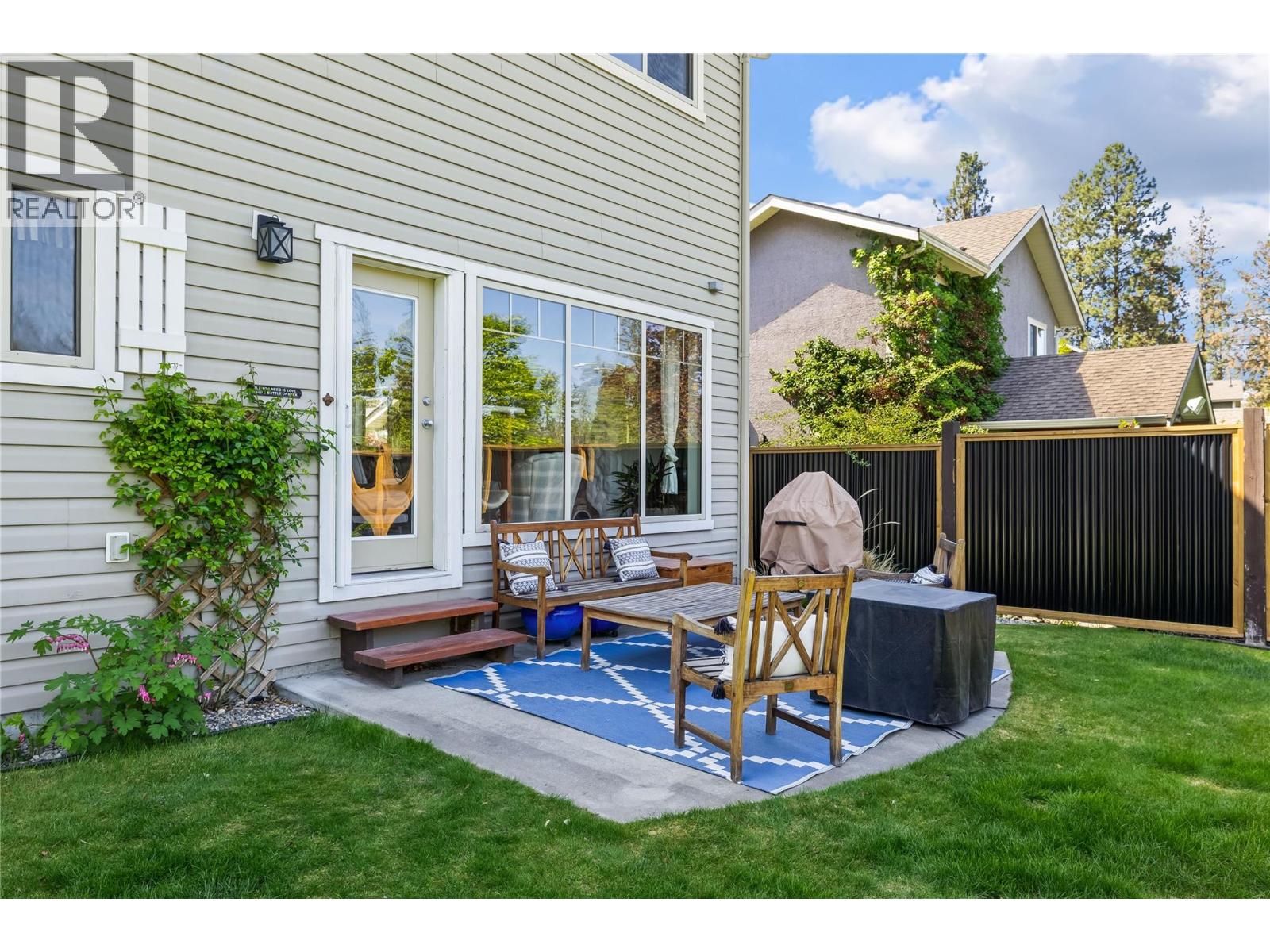 916 Paret Crescent