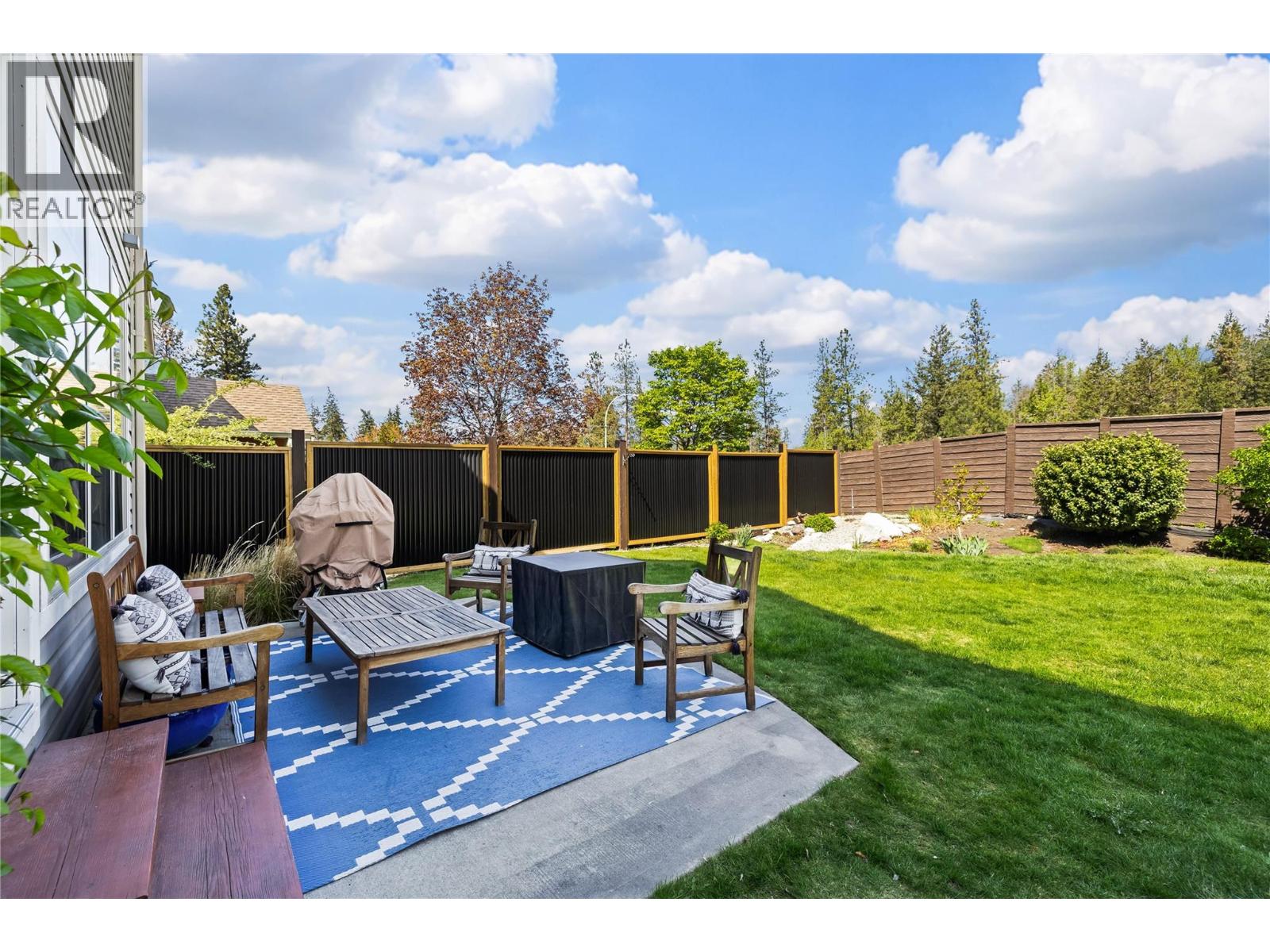 916 Paret Crescent