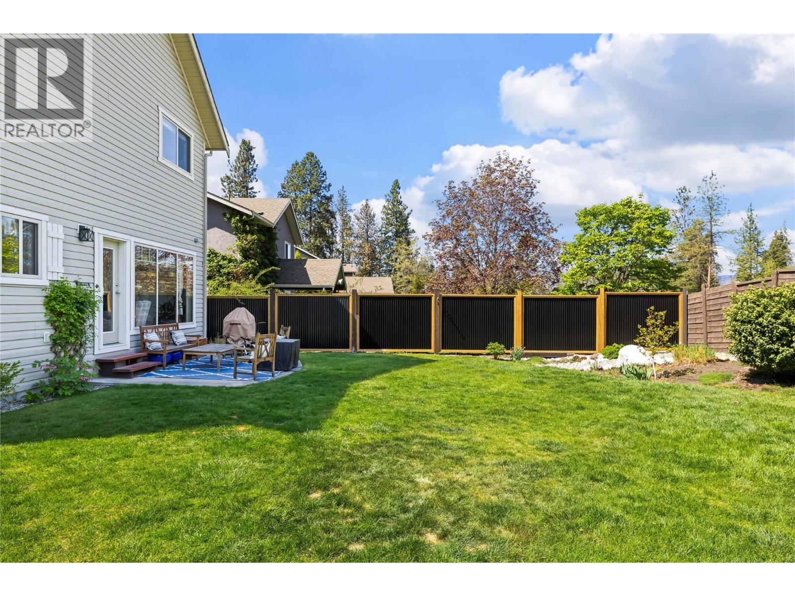 916 Paret Crescent