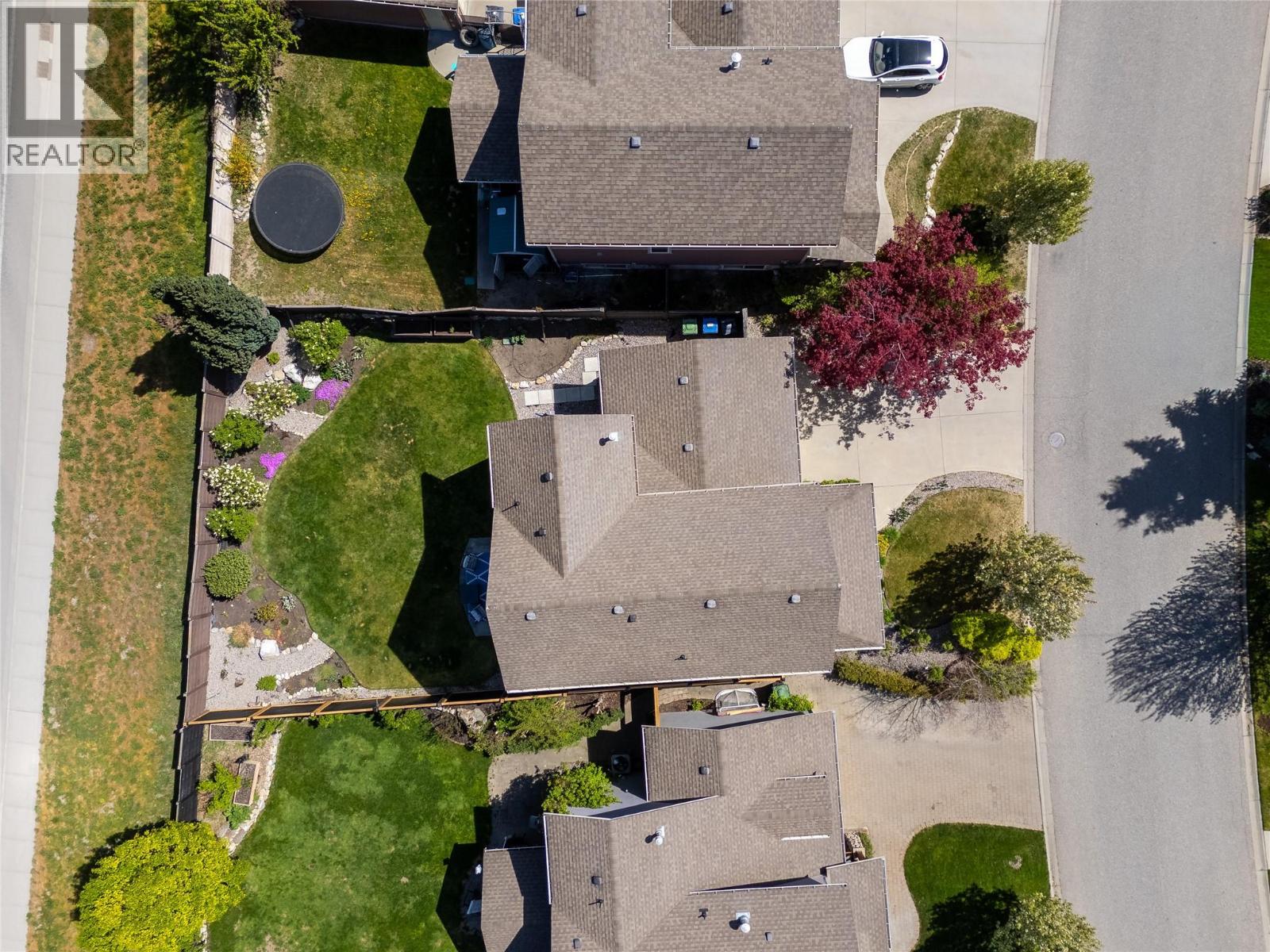 916 Paret Crescent
