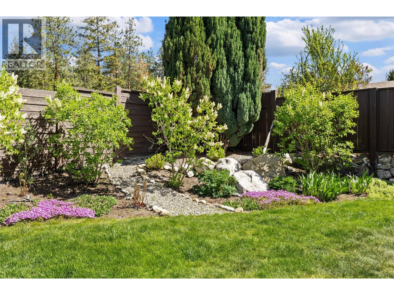 916 Paret Crescent