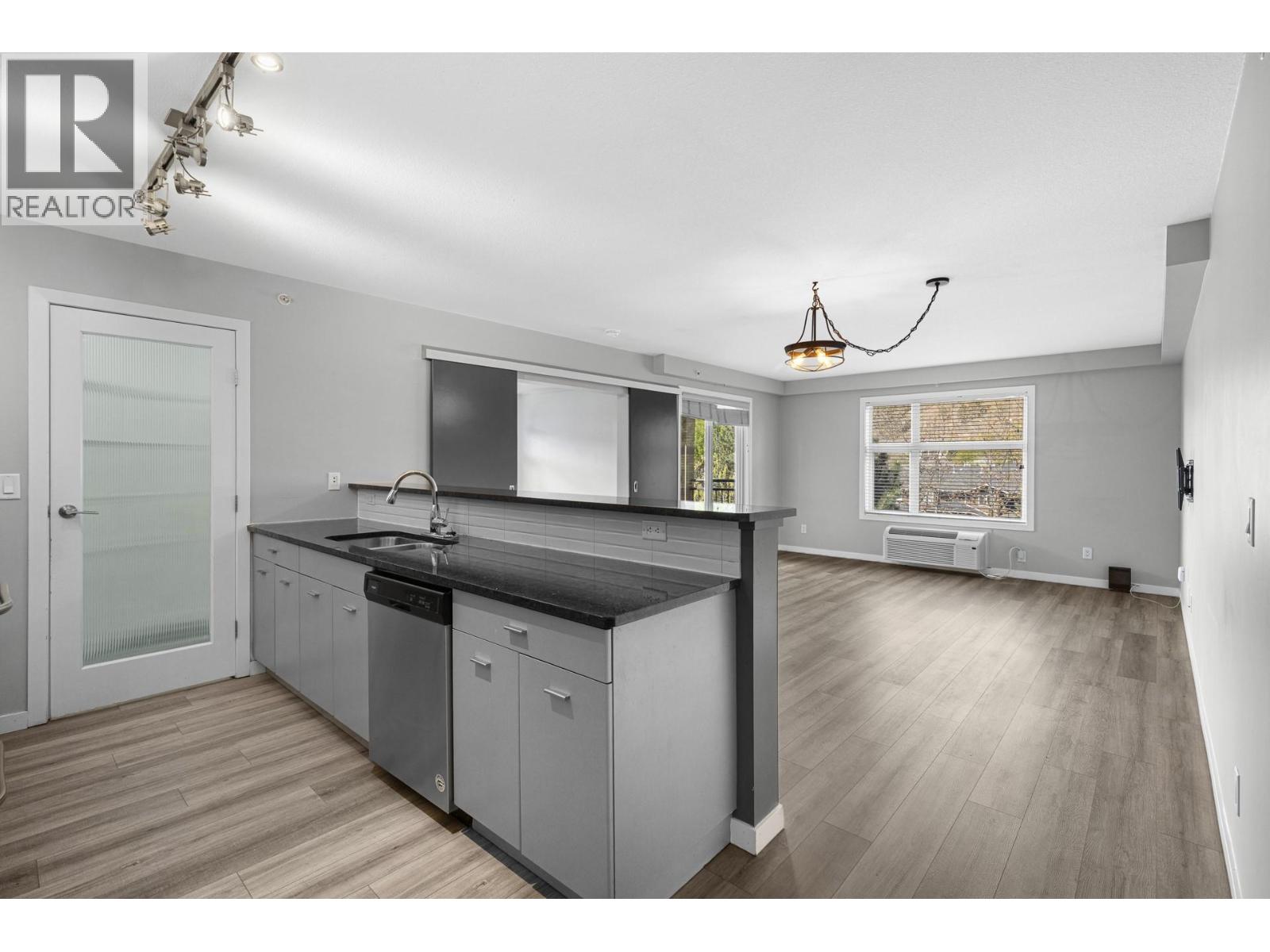 547 Yates Road Unit# 401