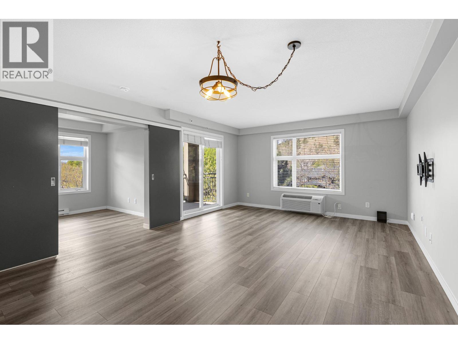 547 Yates Road Unit# 401