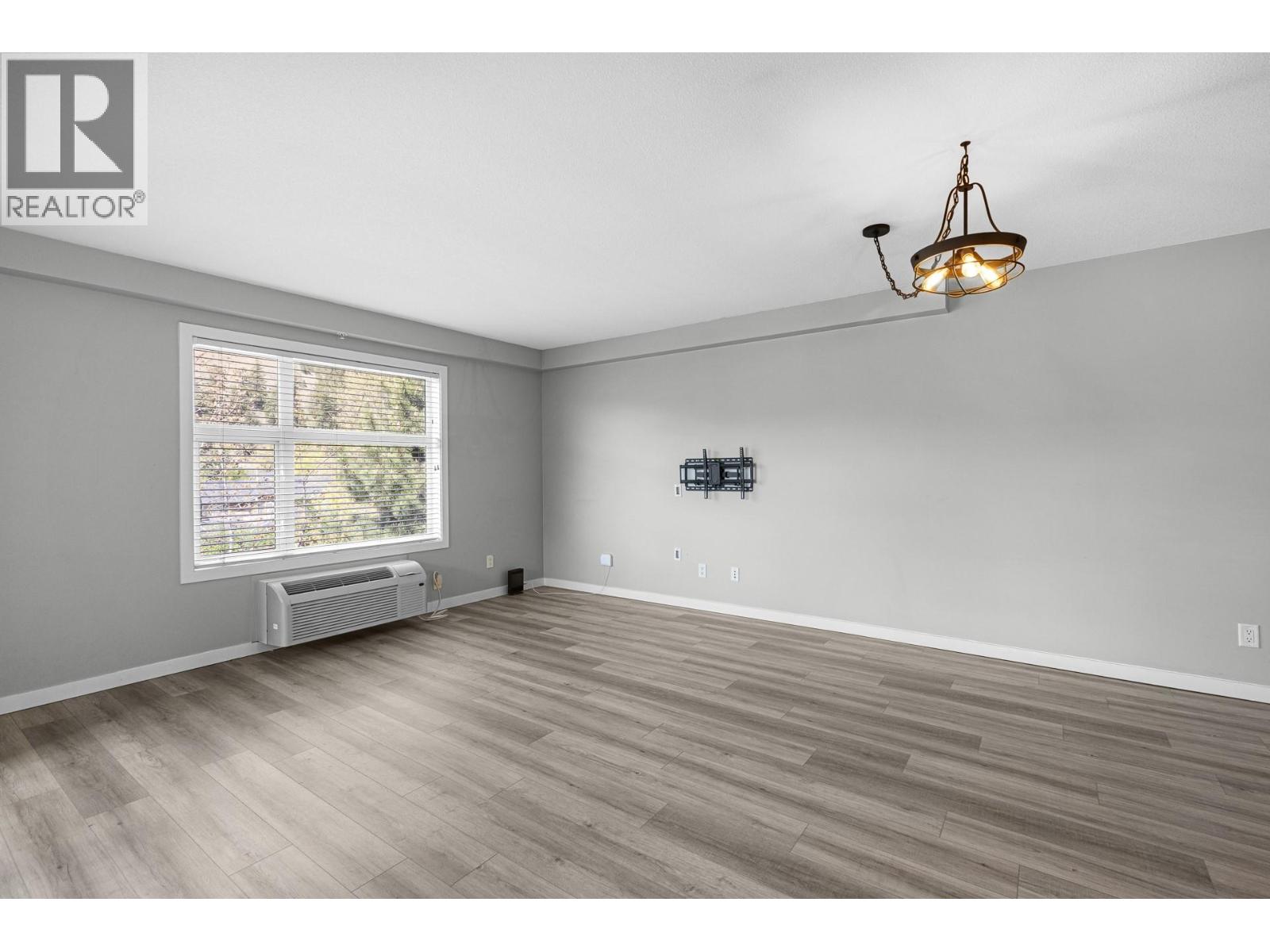 547 Yates Road Unit# 401