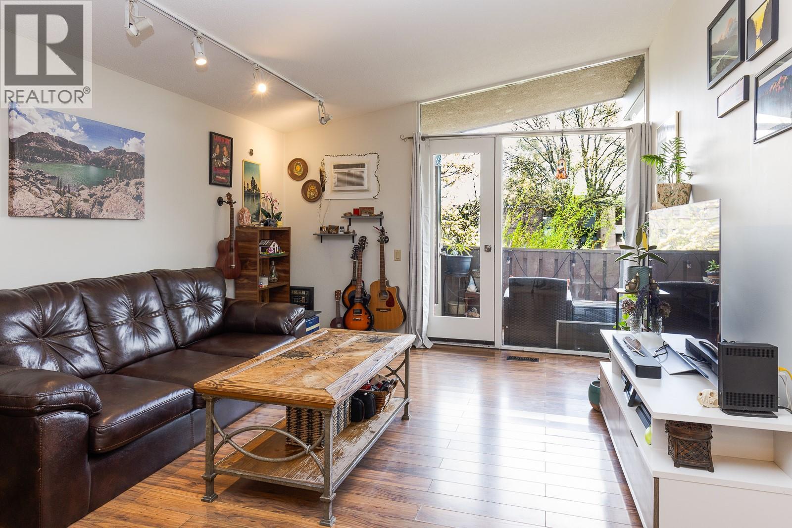 353 Boyce Crescent Unit# 11