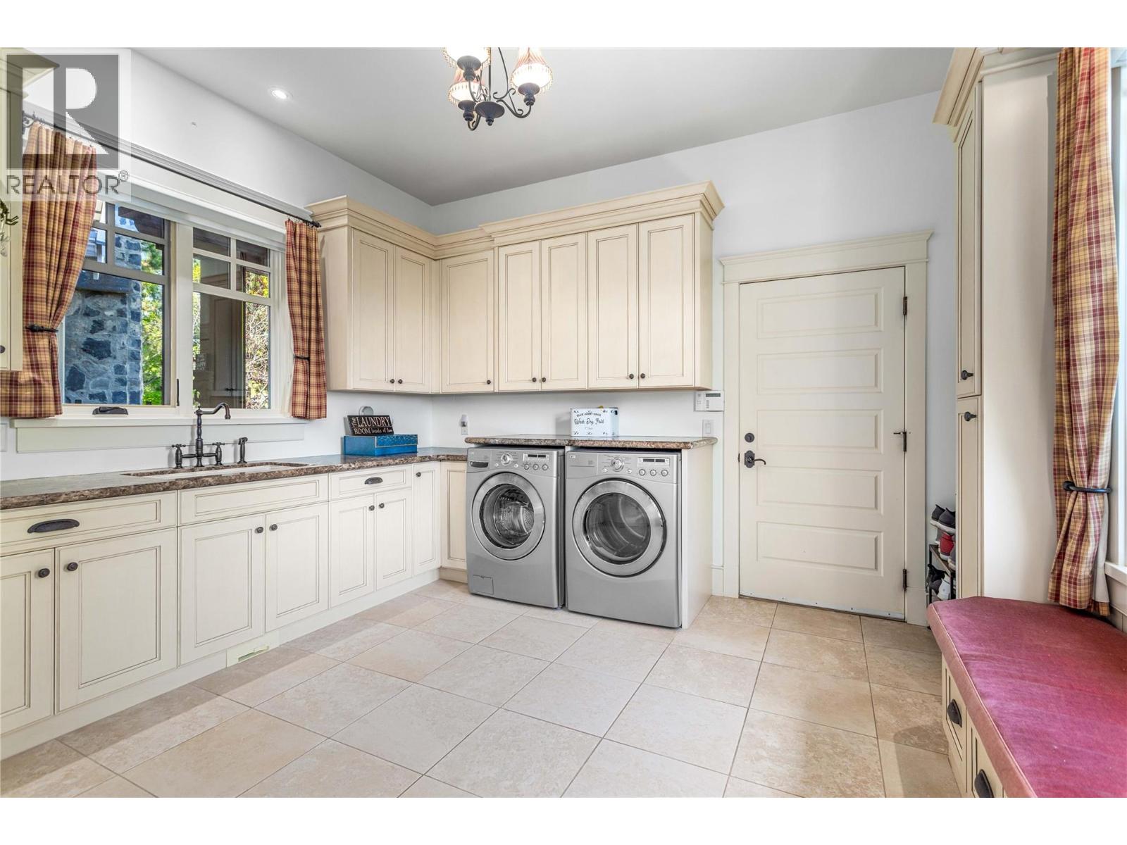 1173 Parkbluff Lane