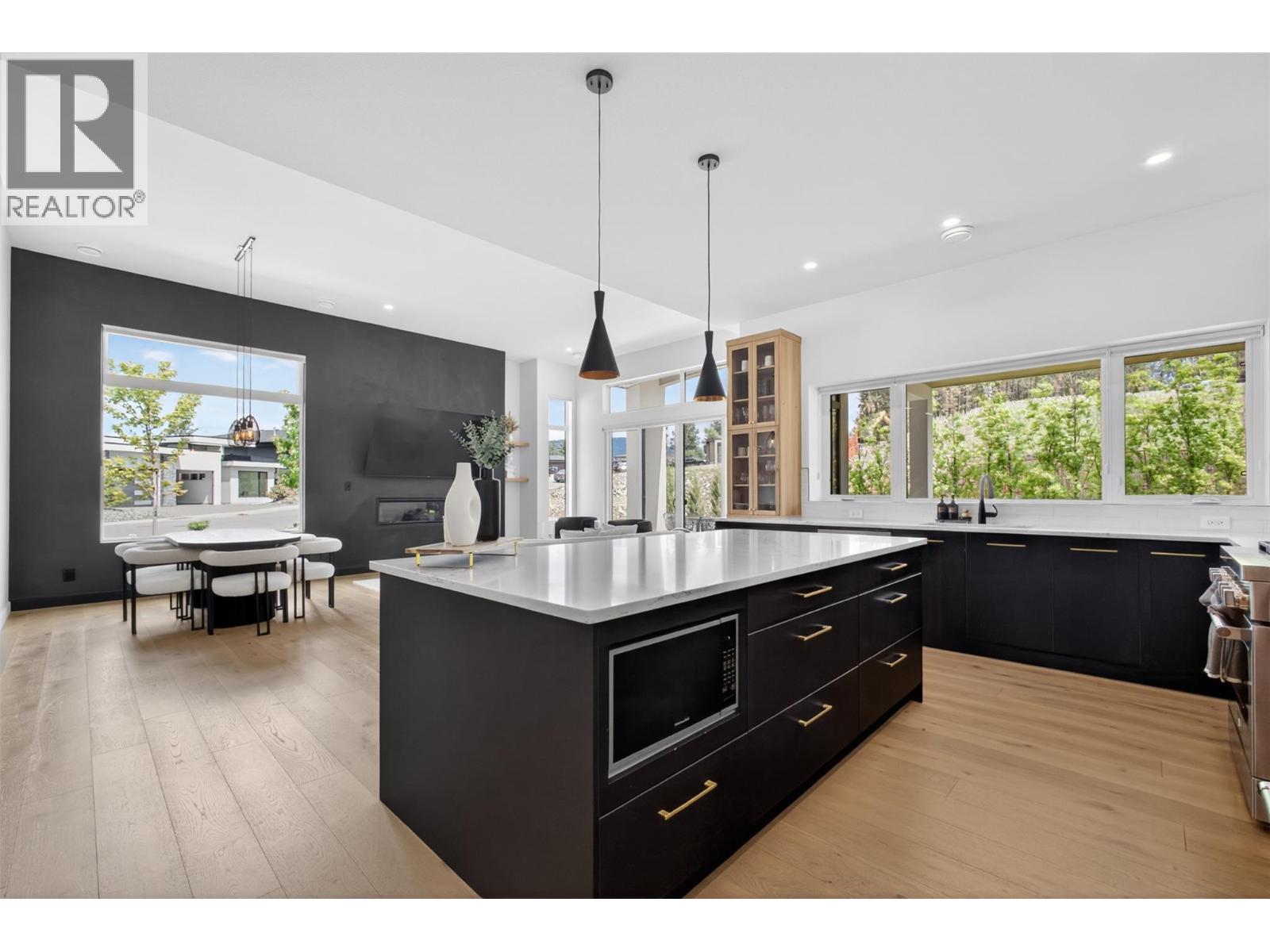 10255 Beacon Hill Drive