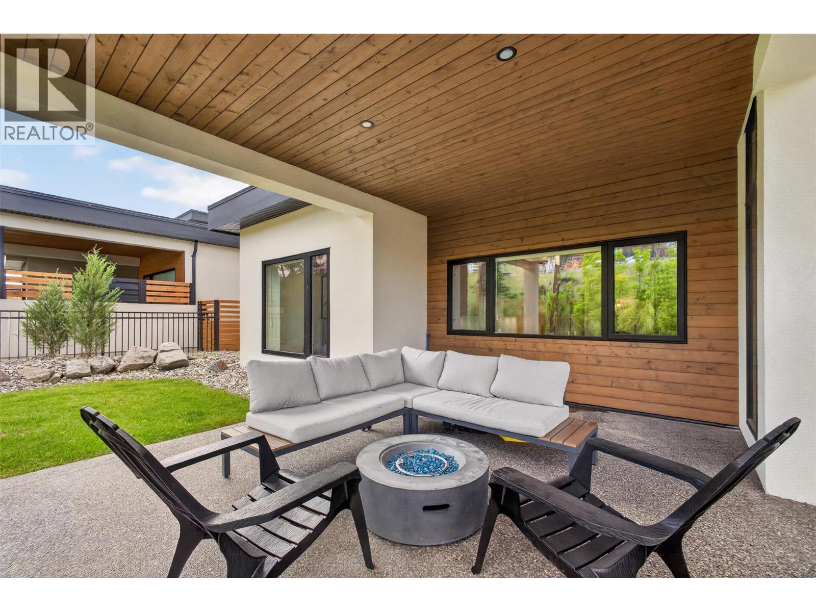 10255 Beacon Hill Drive