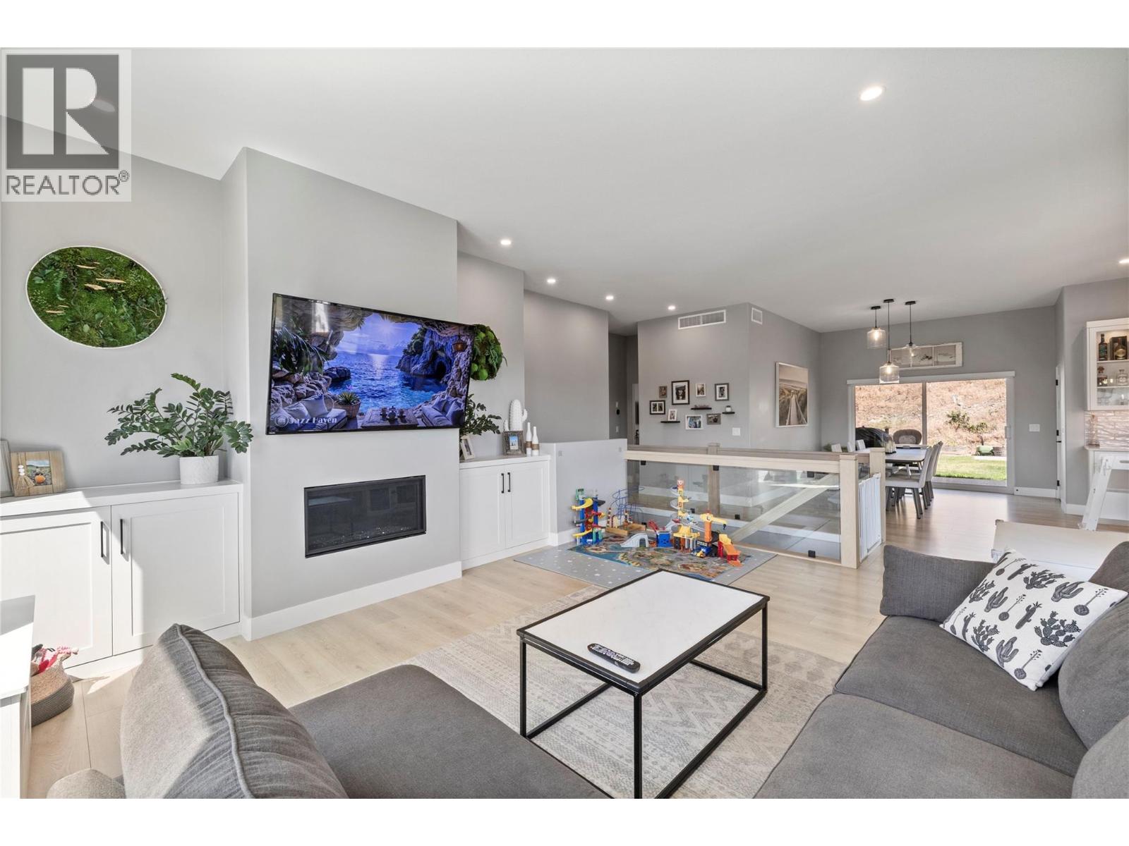 2846 Canyon Crest Drive