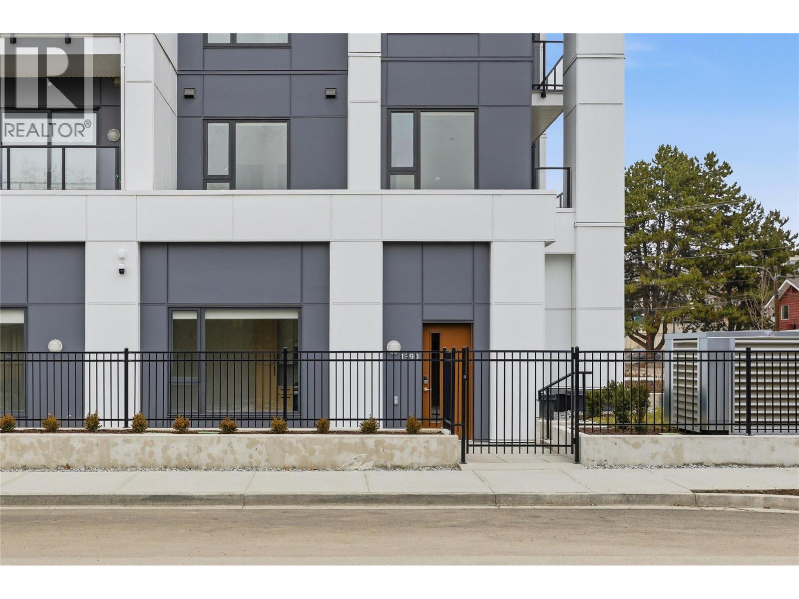 1390 Pridham Avenue Unit# TH4 Lot# 3