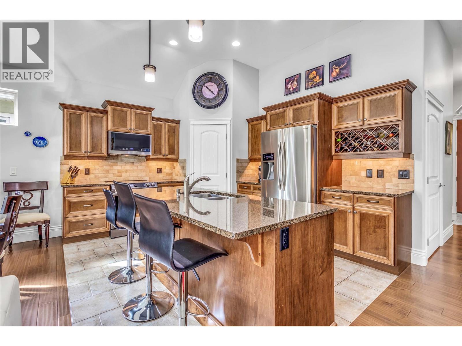 4450 GORDON Drive Unit# 105