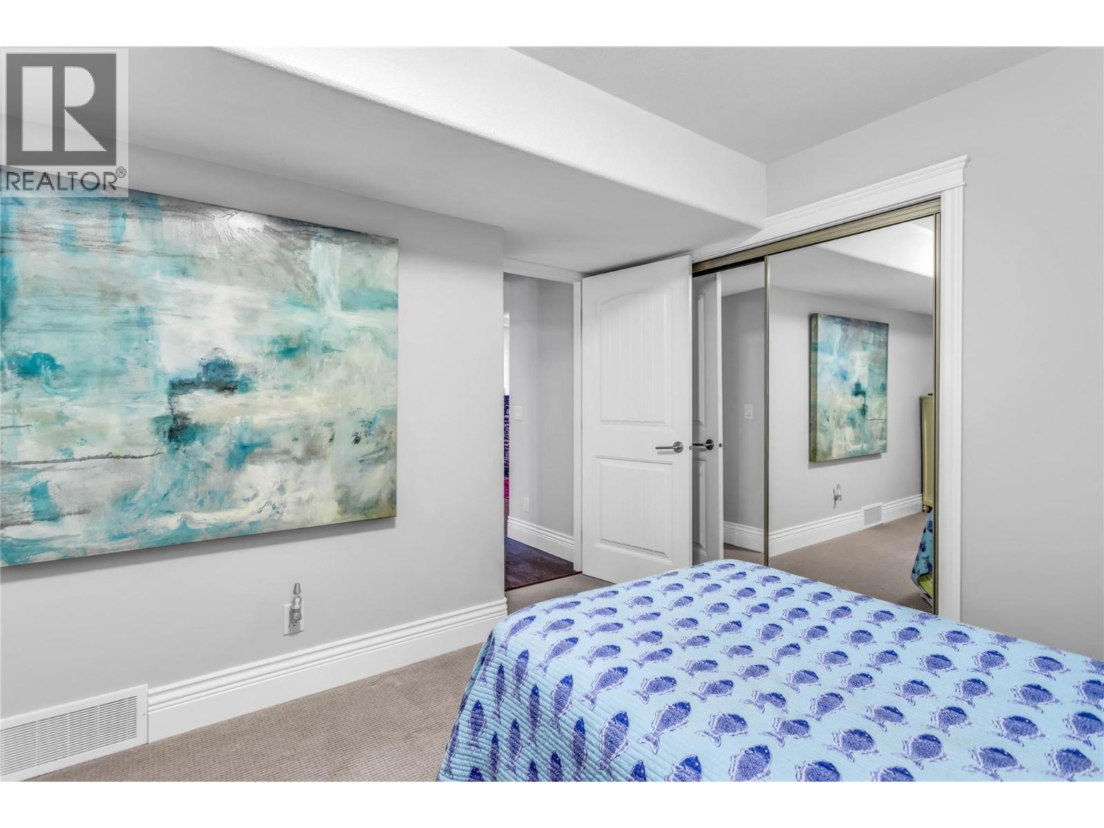 4450 GORDON Drive Unit# 105