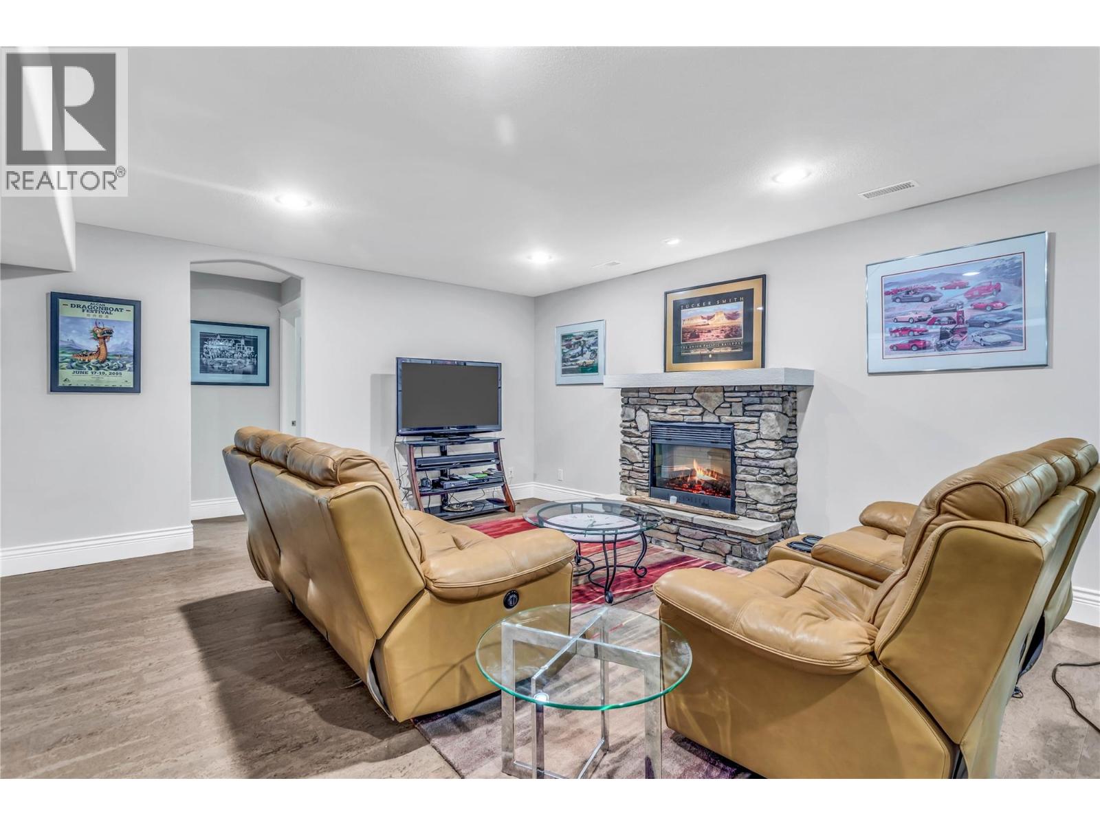 4450 GORDON Drive Unit# 105