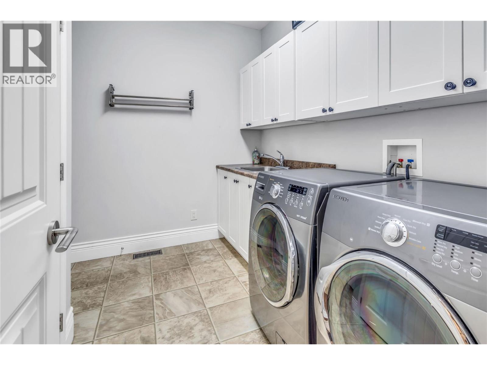 4450 GORDON Drive Unit# 105