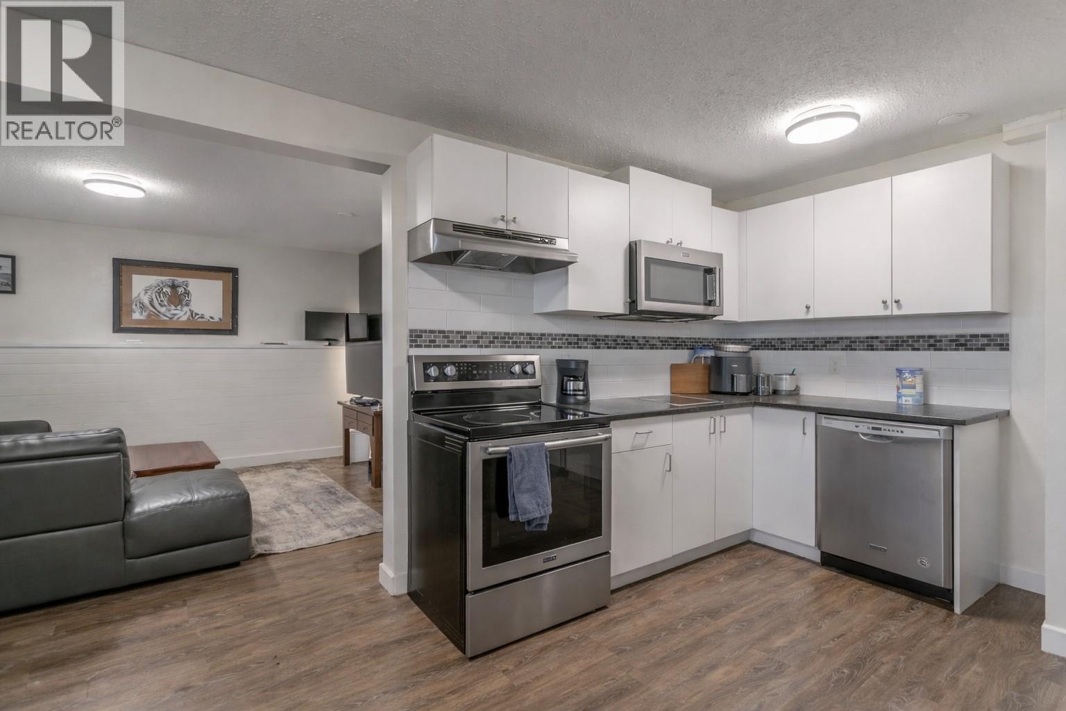 1105 Cactus Road
