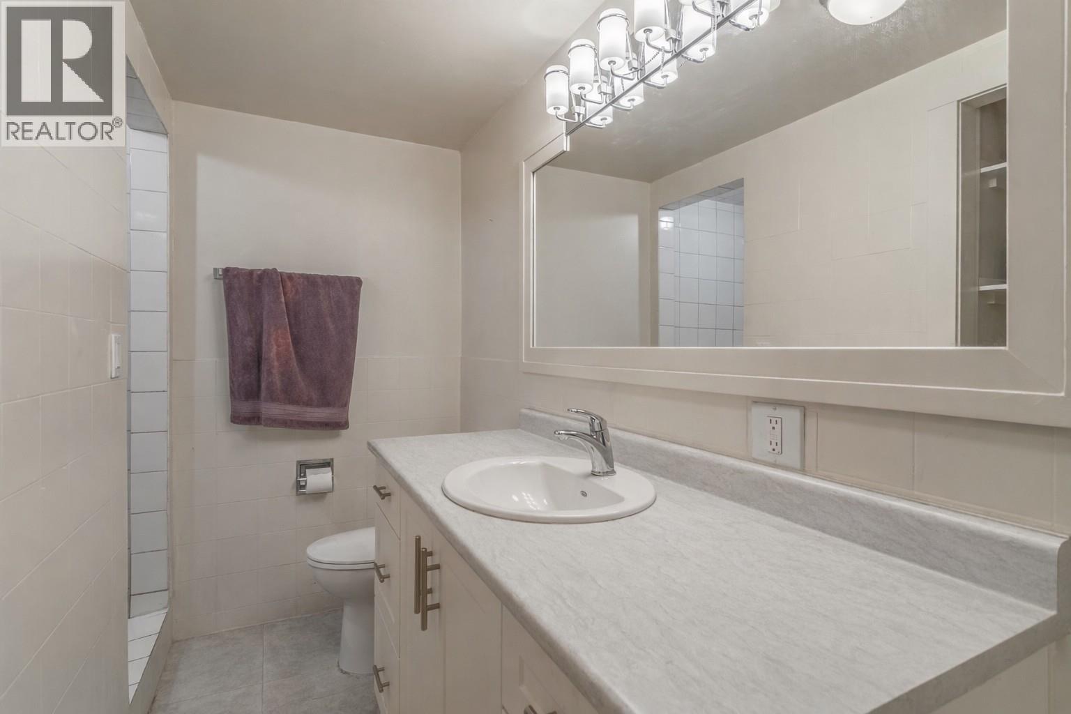1105 Cactus Road