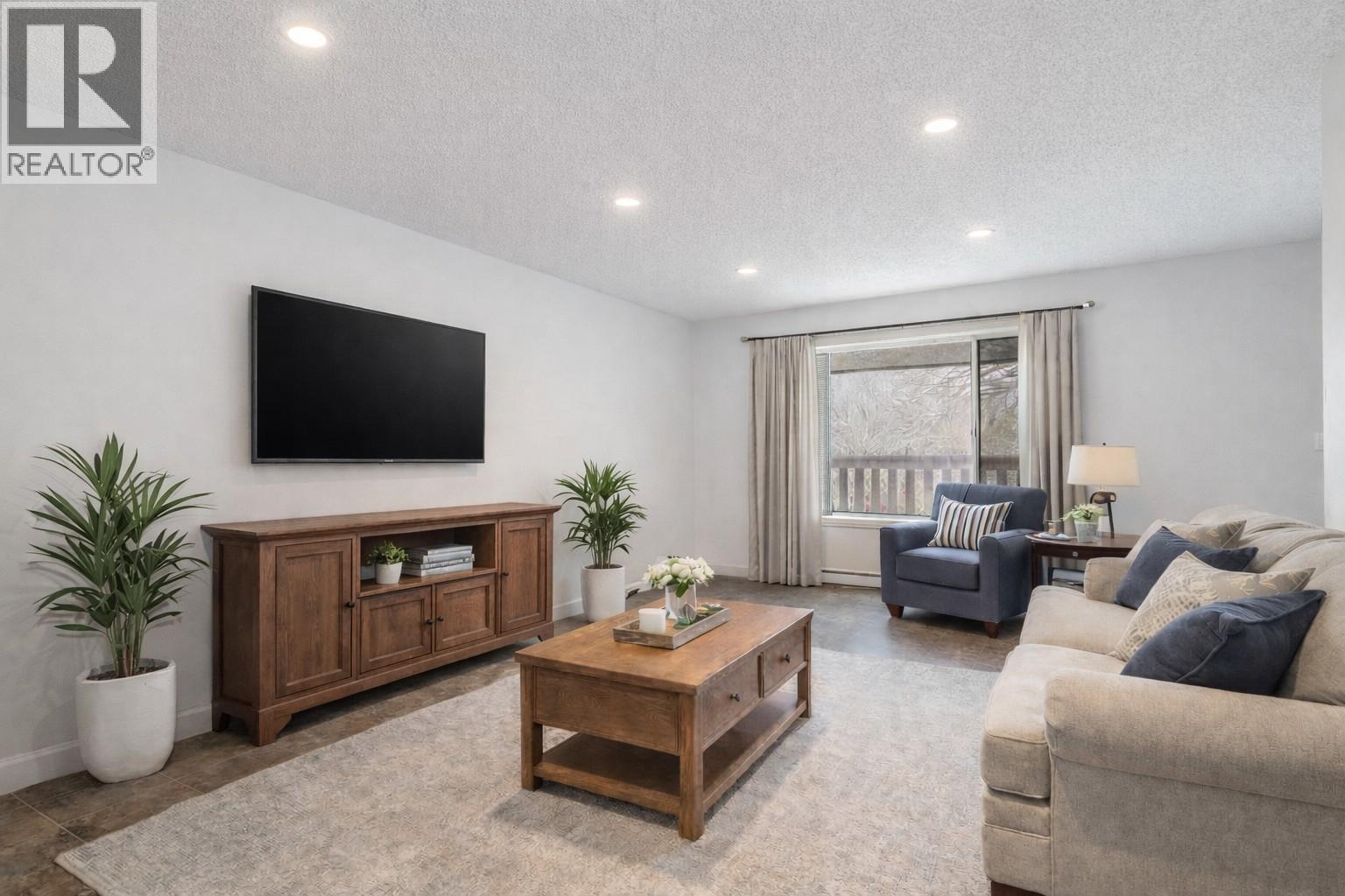 1105 Cactus Road