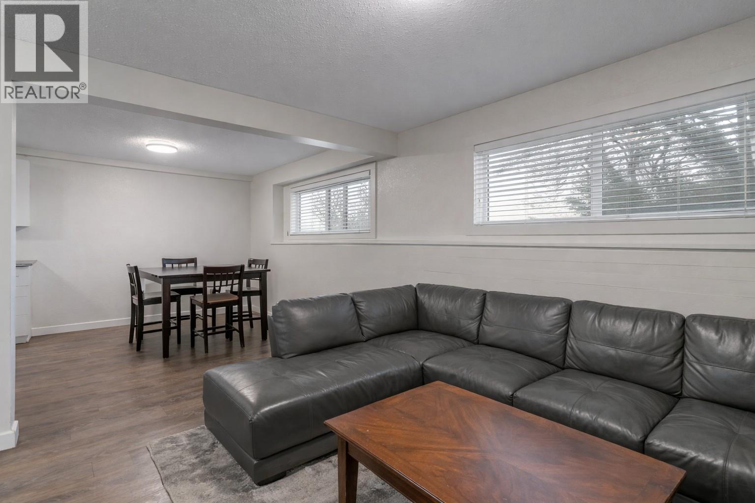 1105 Cactus Road