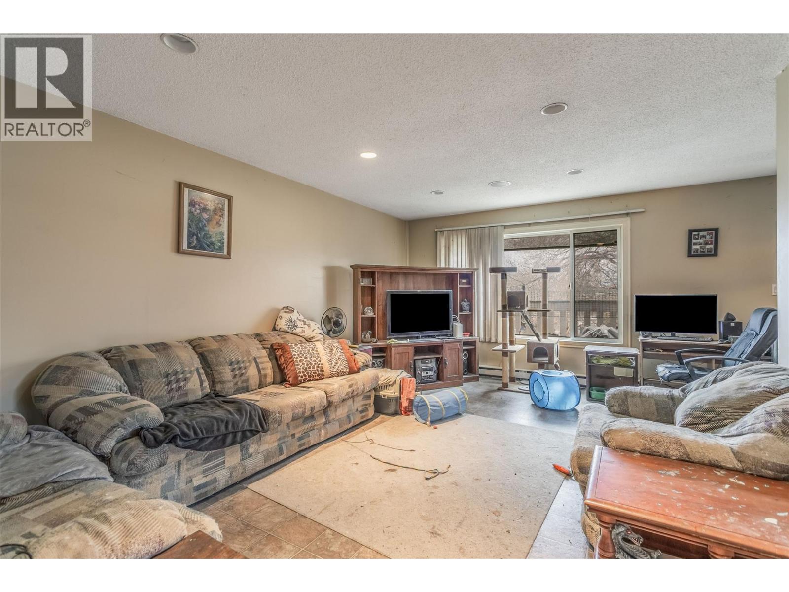 1105 Cactus Road