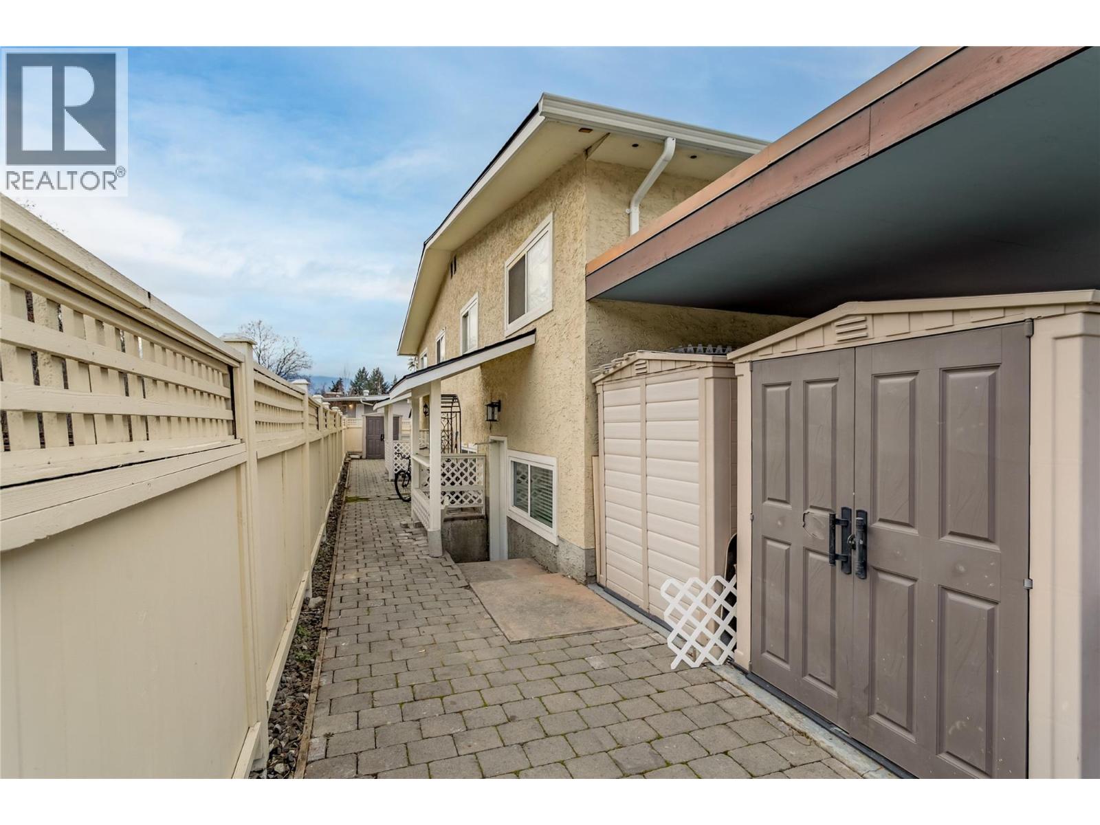 1105 Cactus Road