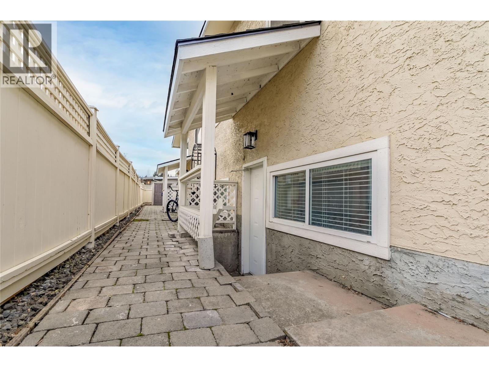 1105 Cactus Road