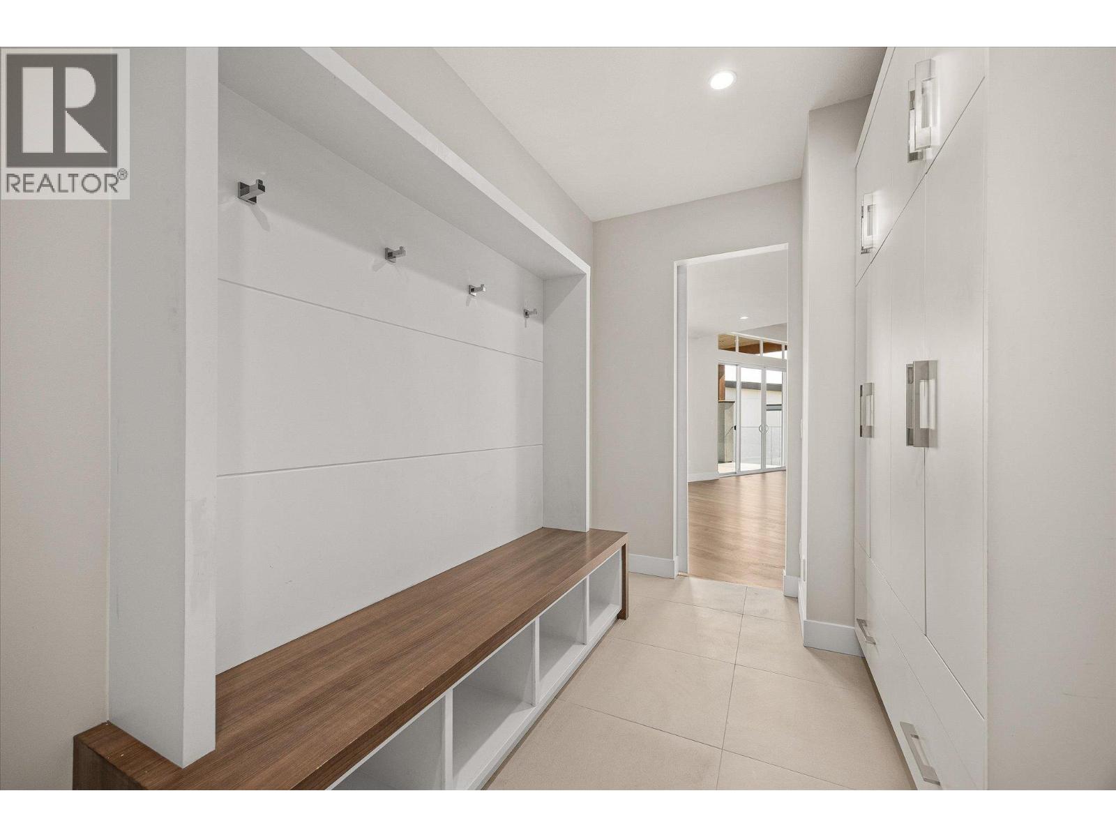 1341 Sladen Crescent