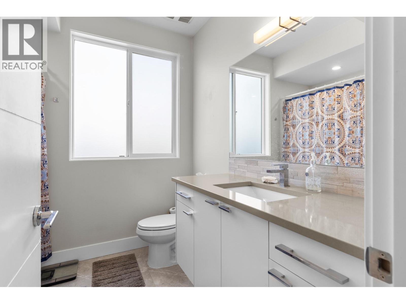 1341 Sladen Crescent