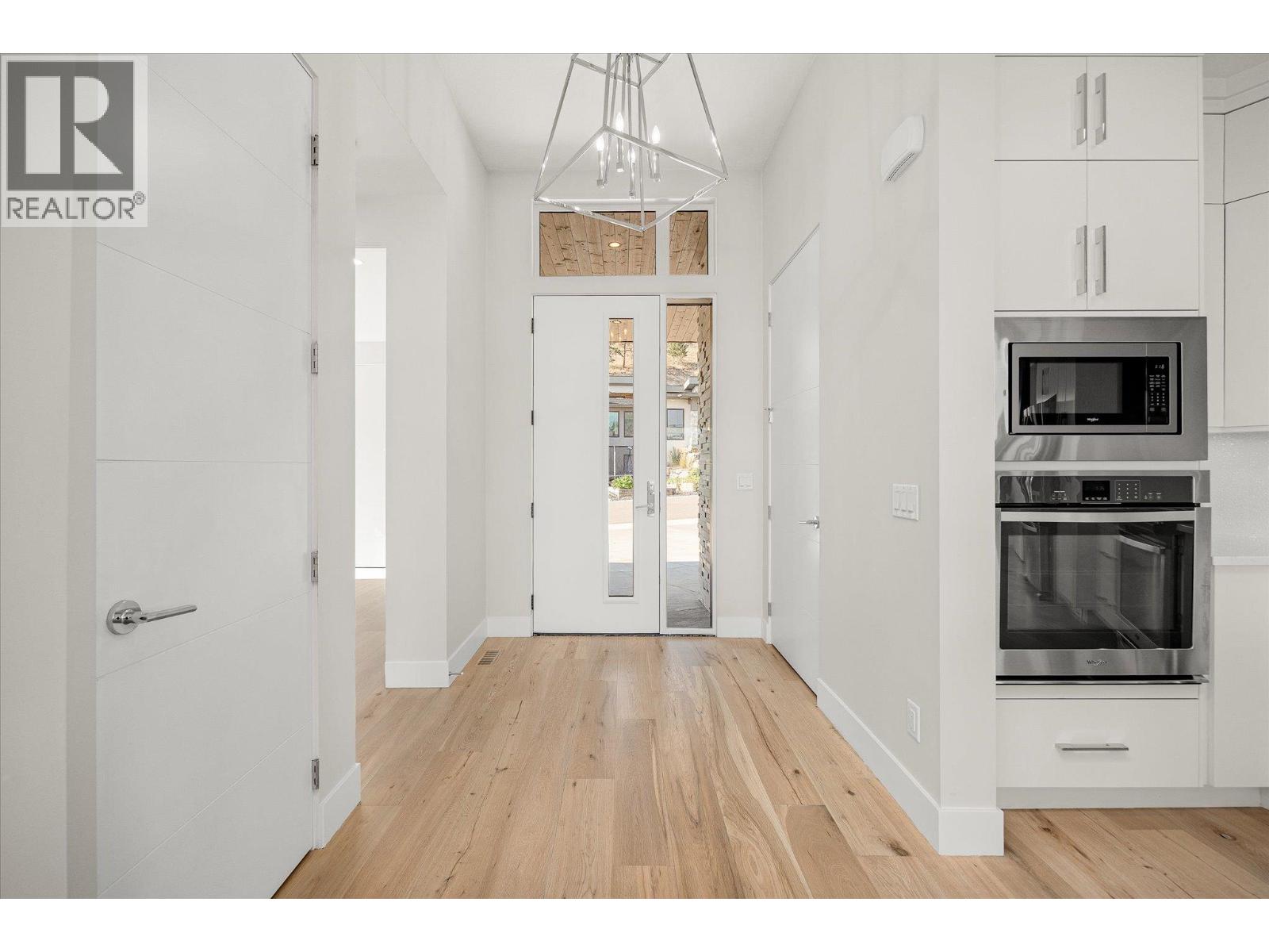 1341 Sladen Crescent