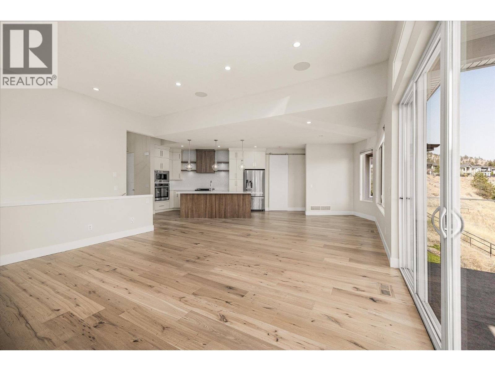 1341 Sladen Crescent