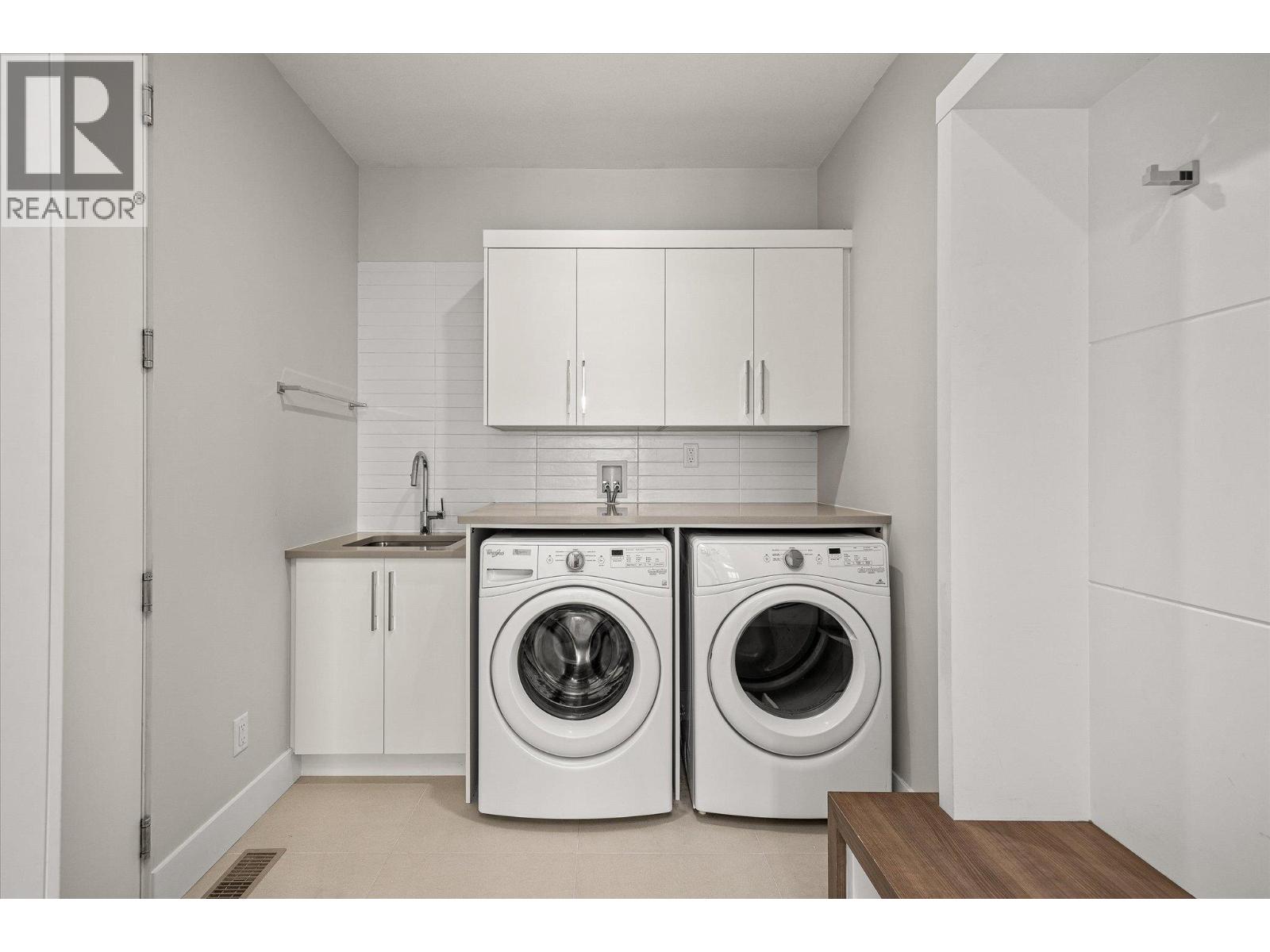 1341 Sladen Crescent