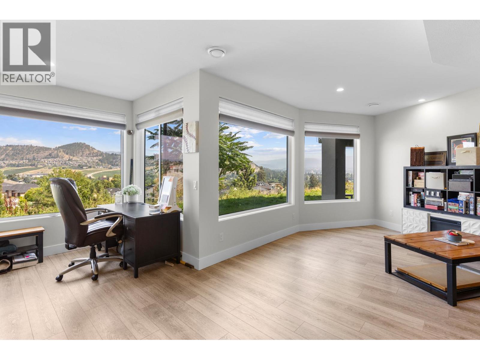 1341 Sladen Crescent