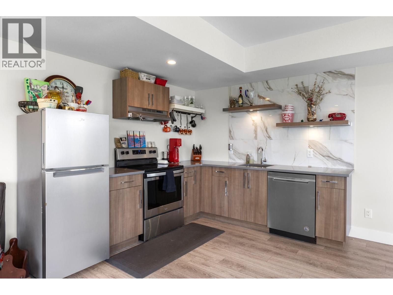 1341 Sladen Crescent