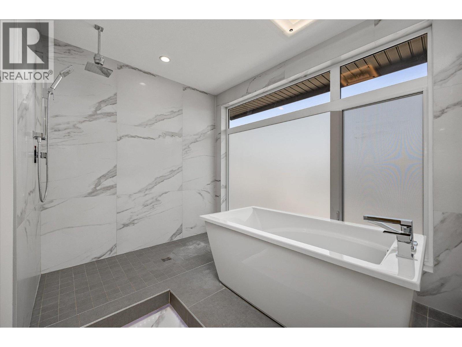 1341 Sladen Crescent