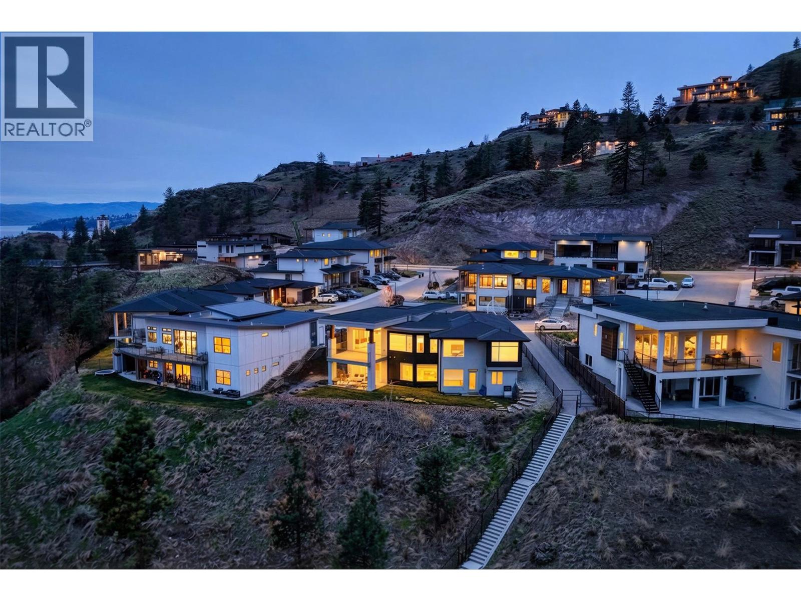 1341 Sladen Crescent