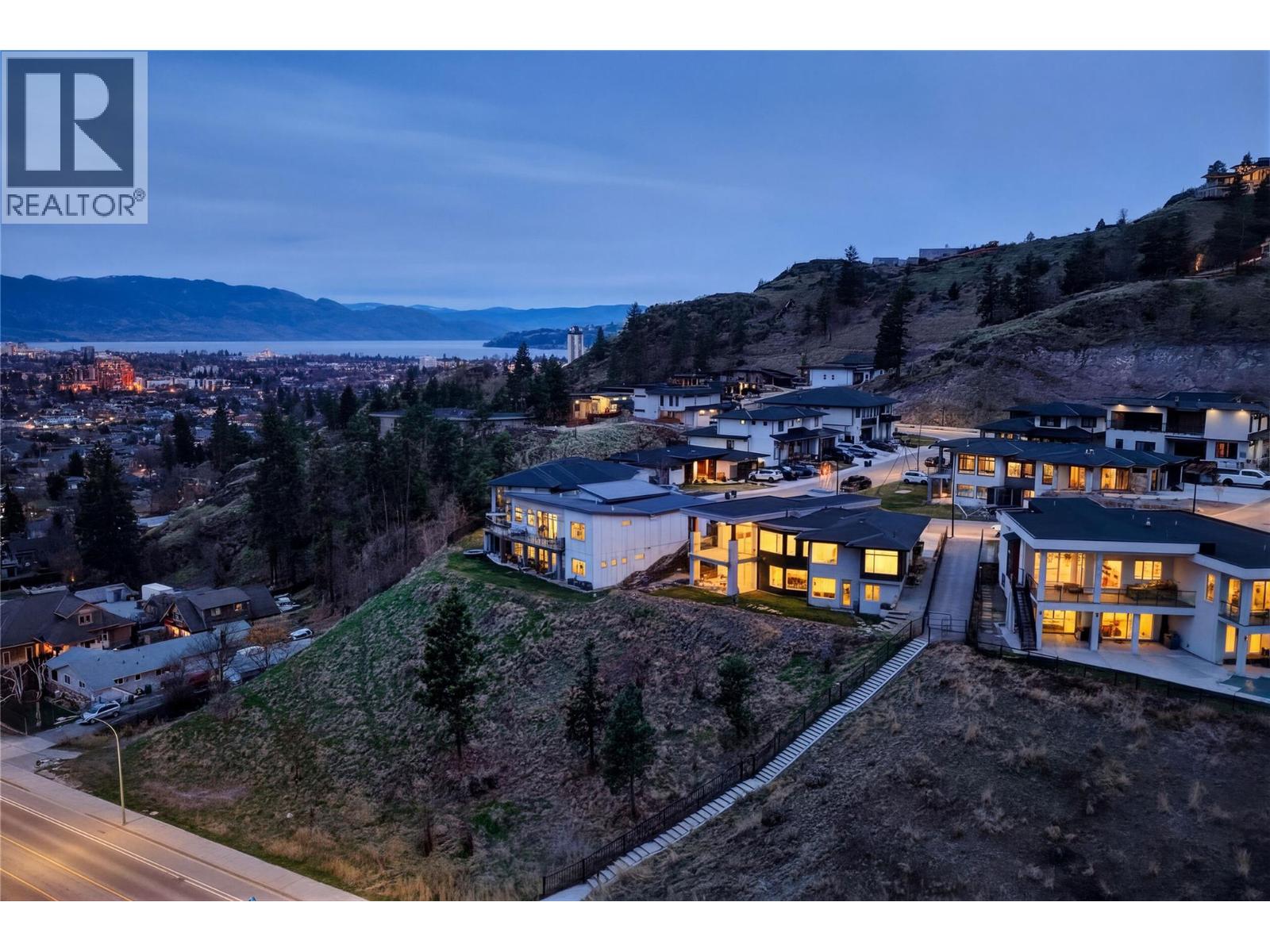 1341 Sladen Crescent
