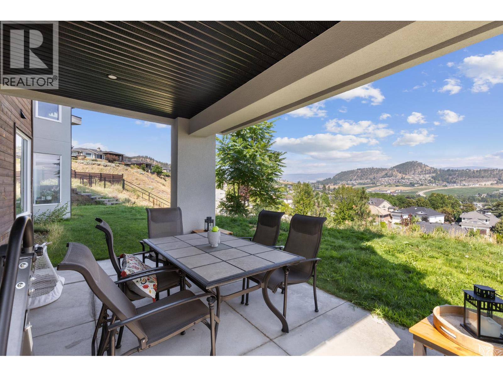 1341 Sladen Crescent