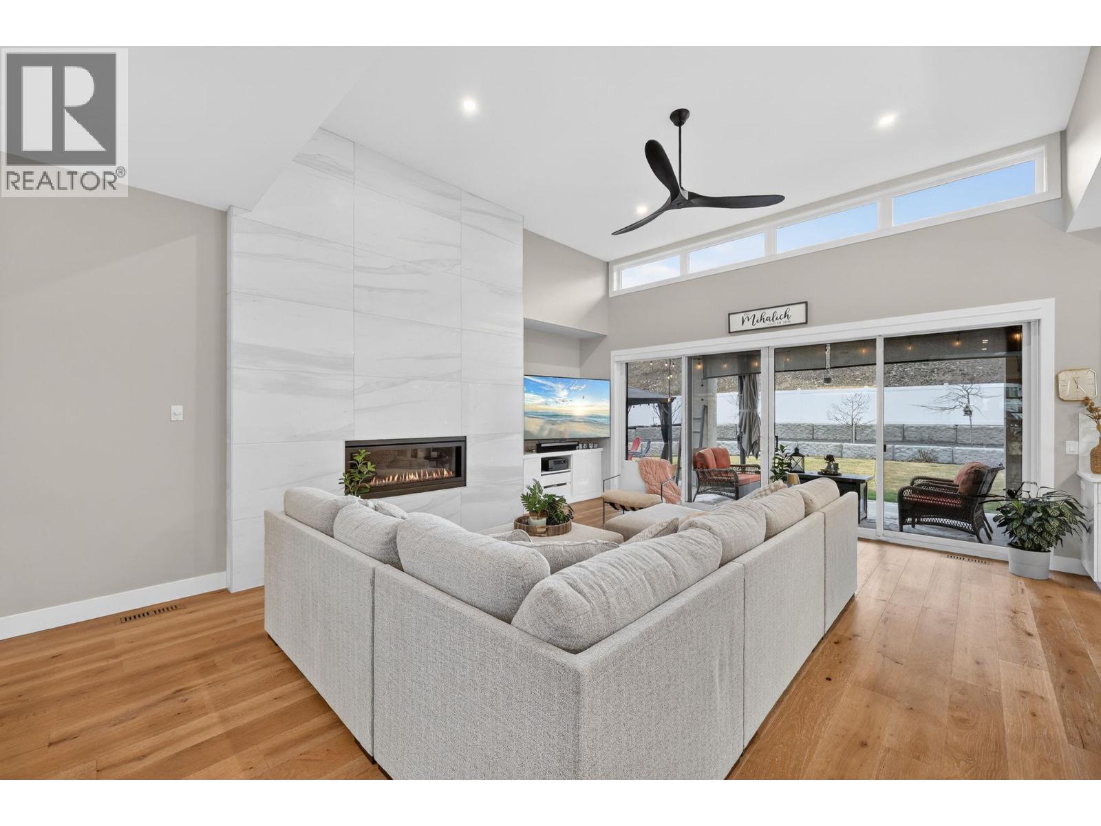 2759 Canyon Crest Drive