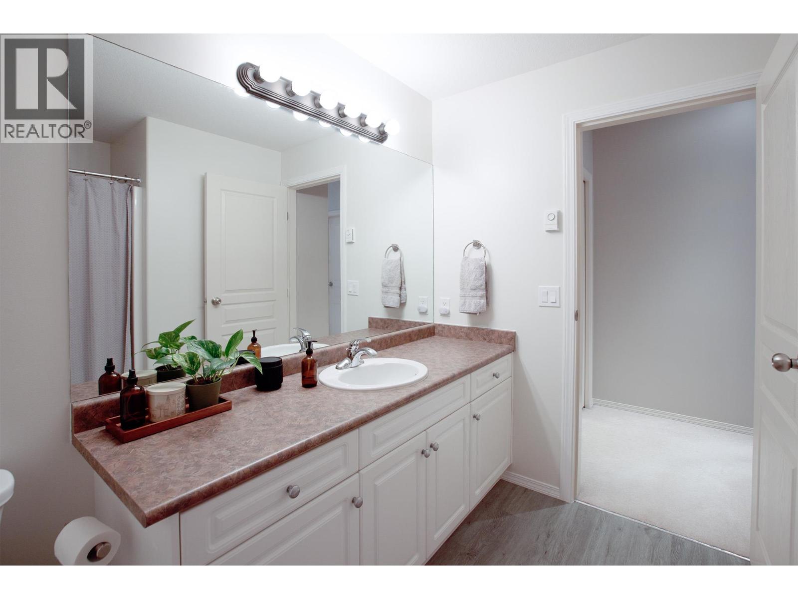 2300 Benvoulin Road Unit# 211