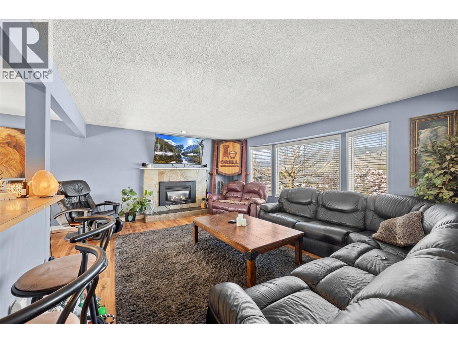 10058 Kel Vern Crescent