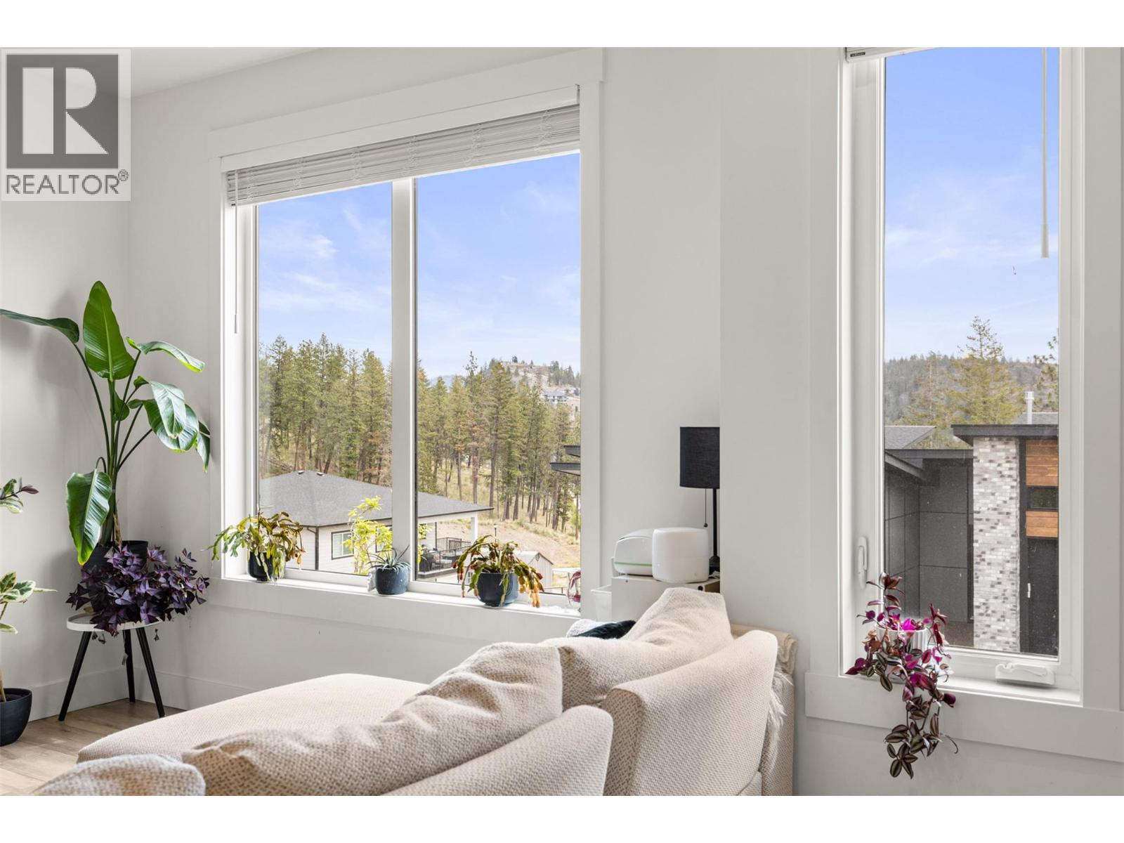2835 Canyon Crest Drive Unit# 25