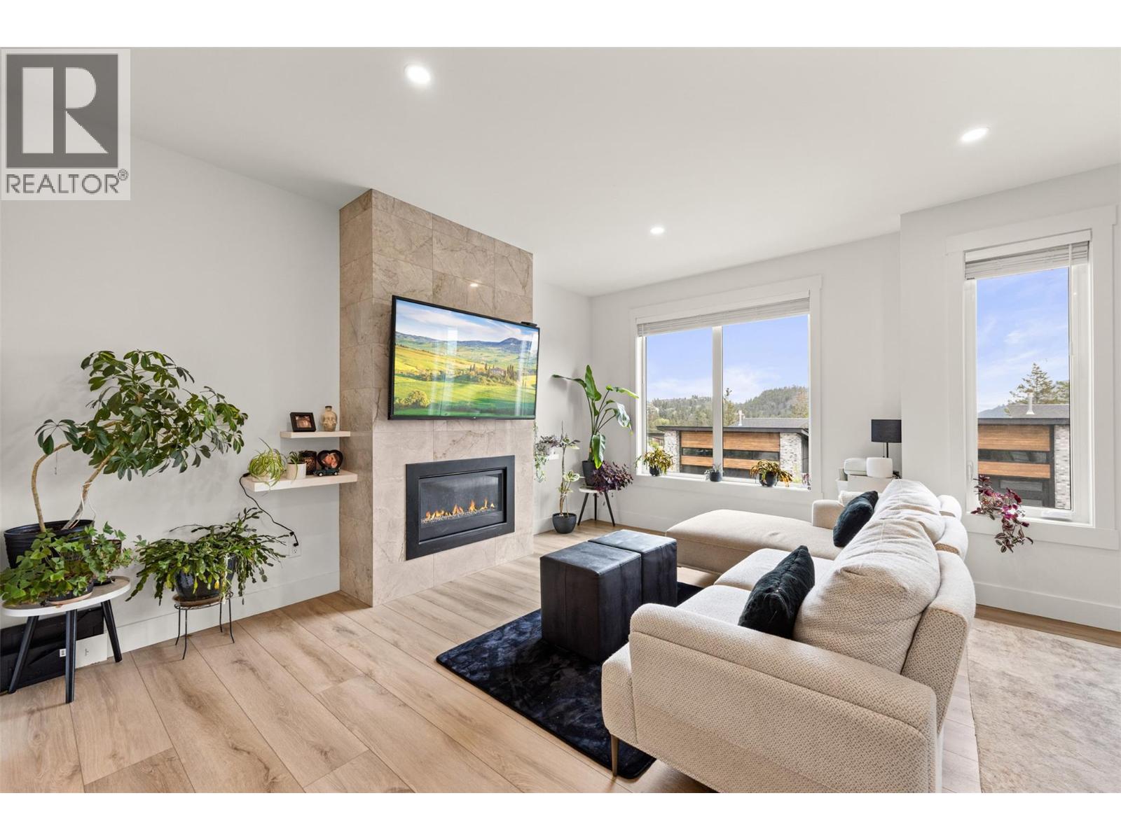 2835 Canyon Crest Drive Unit# 25