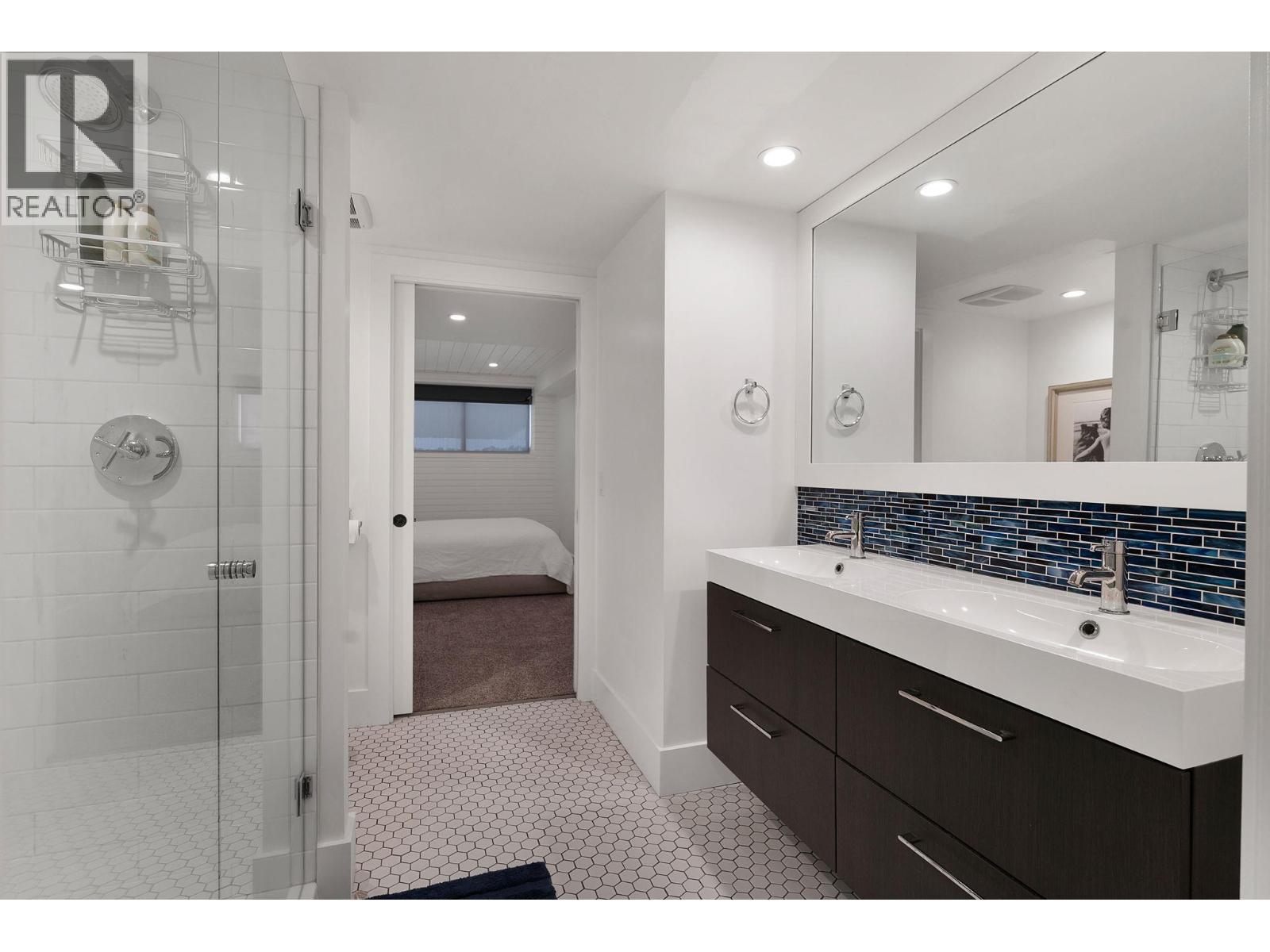 4110 Lakeshore Road