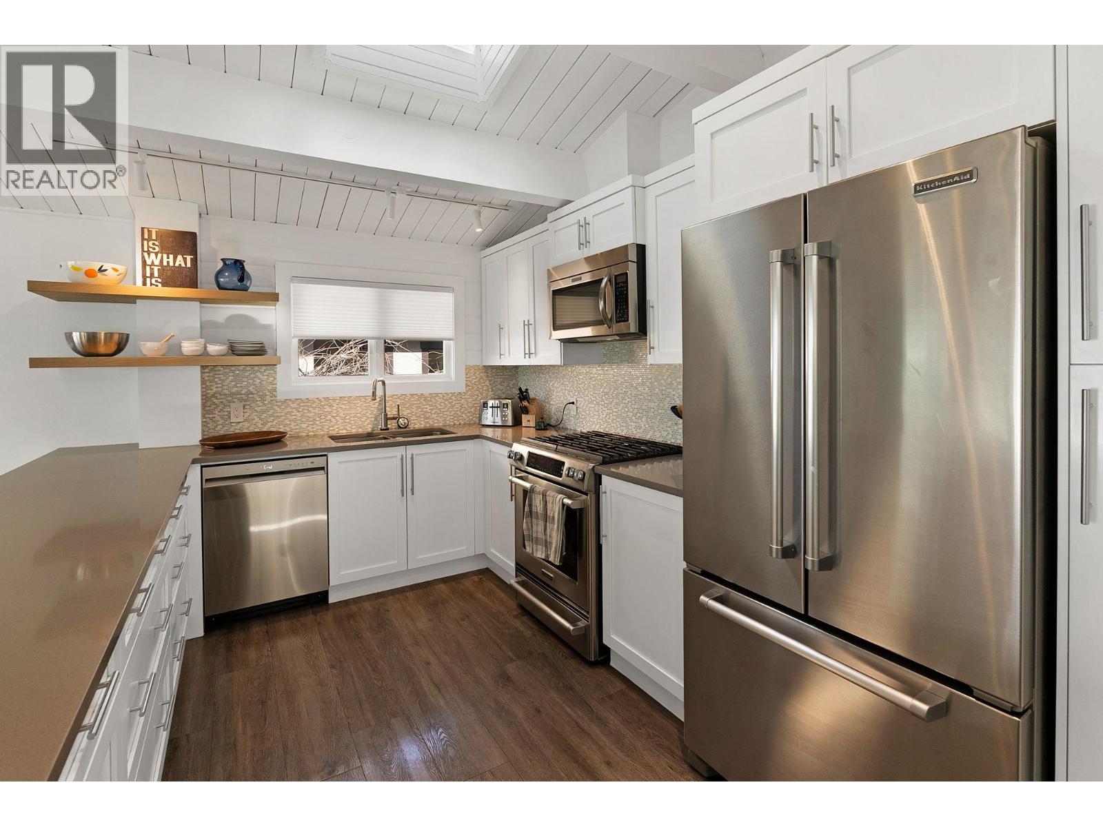 4110 Lakeshore Road