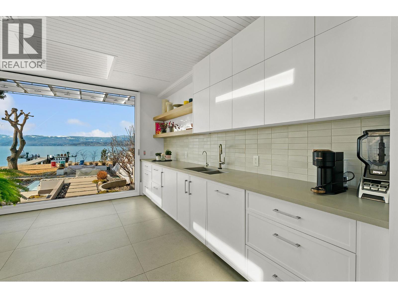4110 Lakeshore Road
