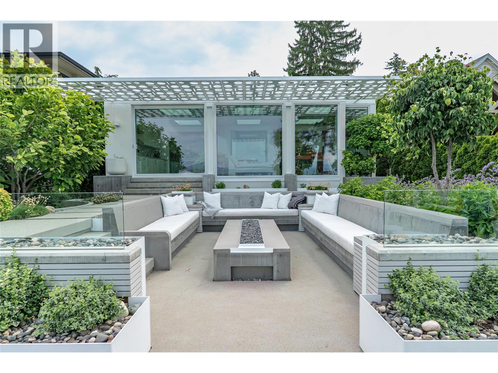 4110 Lakeshore Road