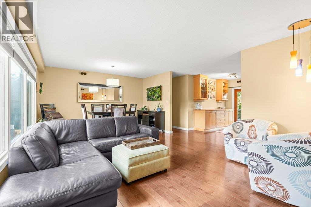1784 Highland Drive N